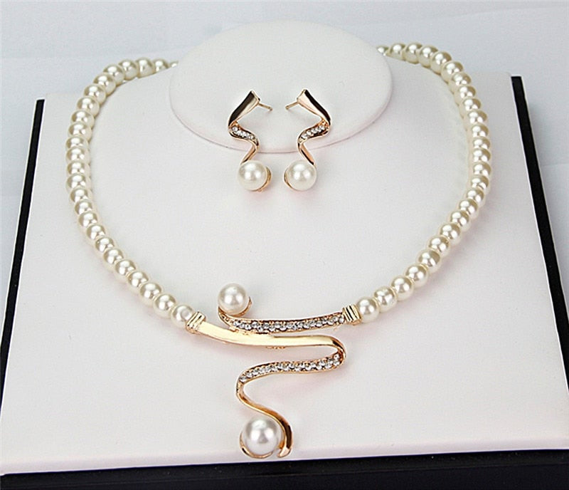 Godina | Collar Perlas Elegancia Sinuosa